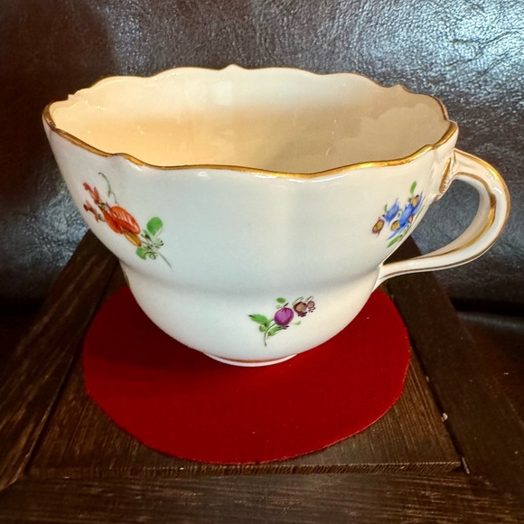 8 Cups, Meissen Blue Crossed Swords Mark - Picture 8 of 11